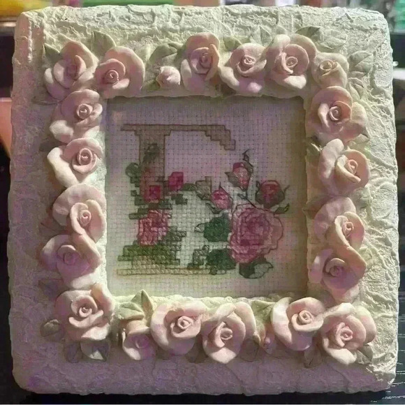 Square Resin Frame W/ Pink Roses Cream Colored Cross Stitch Letter E W/ Roses - Picture 7 of 7